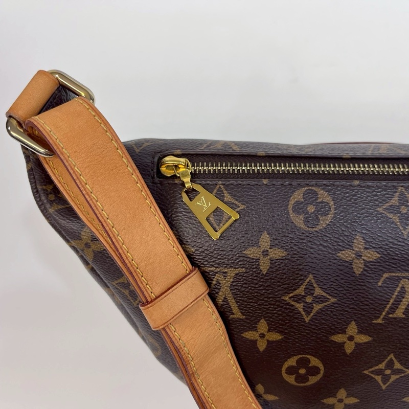 LV原花拉鍊胸口腰包M43644-13