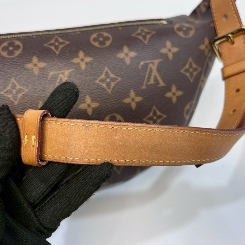 LV原花拉鍊胸口腰包M43644-16