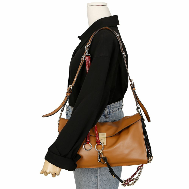 【包稅】PRADA 柔和音效吊飾裝飾大單肩包 1BD378-12