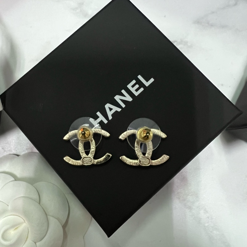 Chanel 淡金雙C 耳環(針式)-6