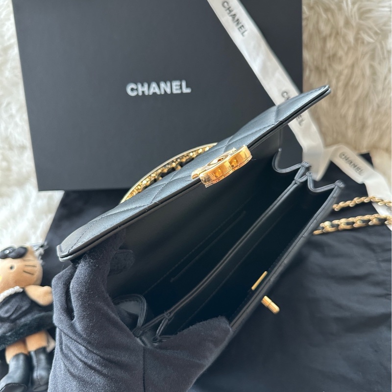 【配件：防塵袋 盒子 小票 說明書 💕】 Chanel 24p 皮串鏈 鏤空 手柄 Cf mini handle 黑色 小牛皮-6