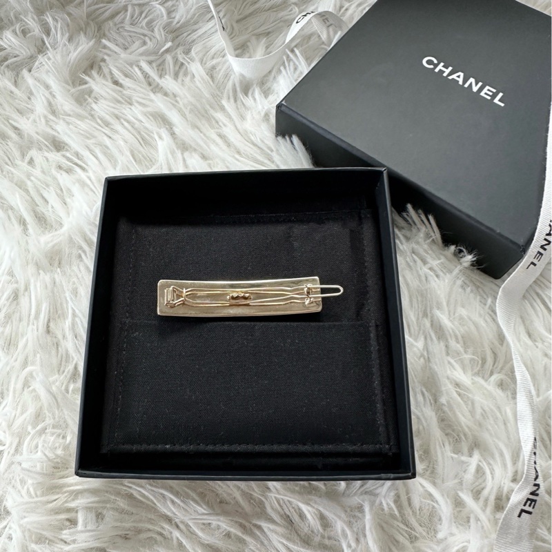 【 配件：包裝盒  💕】CHANEL  滿鑽橫條發夾-5