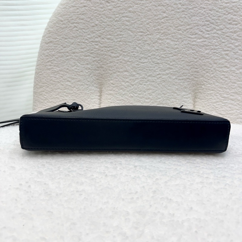 路易威登手拿包LV黑牛皮 Aerogram Takeoff 手拿包M69837-11