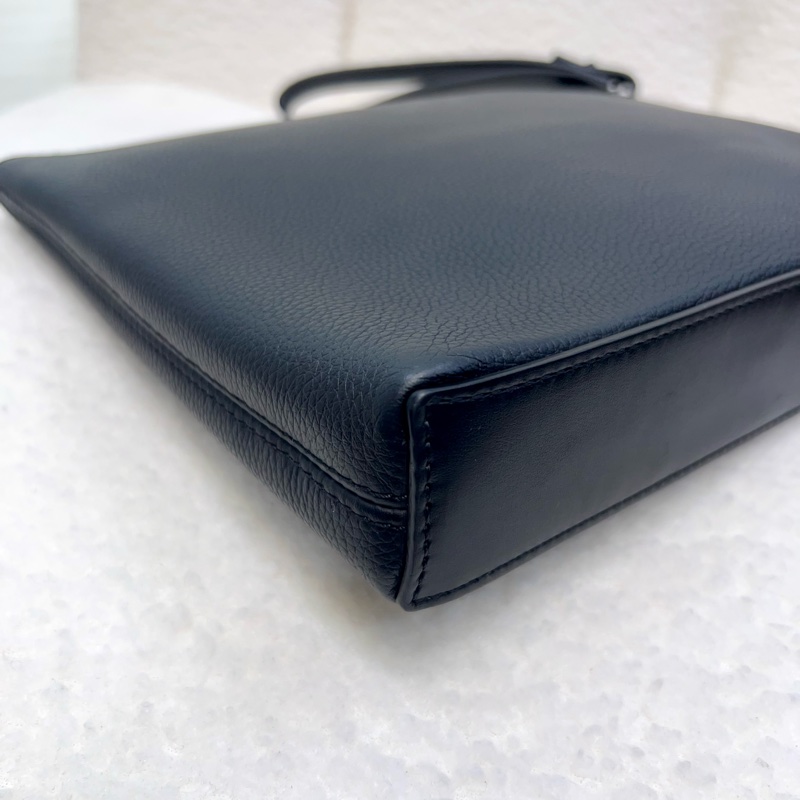 路易威登手拿包LV黑牛皮 Aerogram Takeoff 手拿包M69837-14