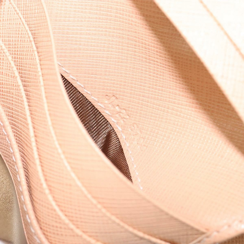 【日本直送】Salvatore Ferragamo Gancini 粉紅真皮雙折錢包，正品編號 145554-10