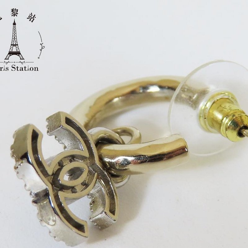 【巴黎站二手名牌專賣店】*現貨*CHANEL 香奈兒 真品*AB8298 銀色水鑽雙C吊墜淡金色小C彎針式耳環-1