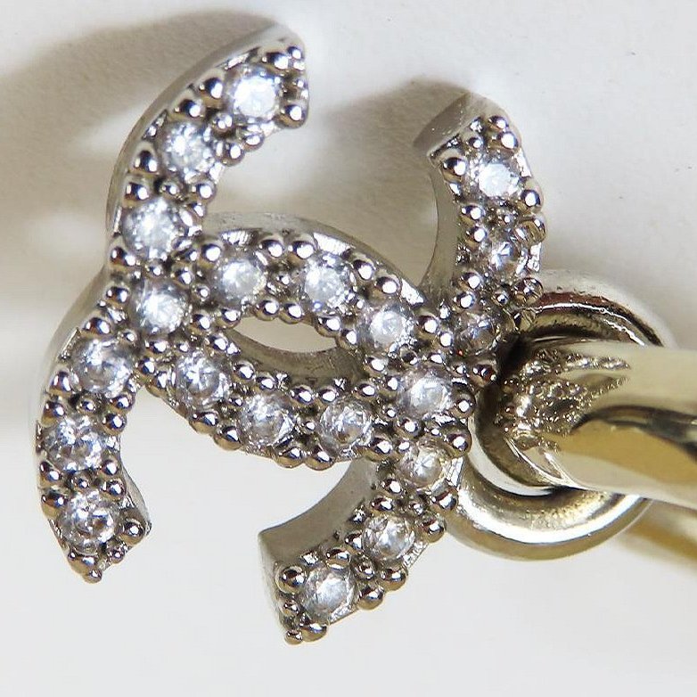 【巴黎站二手名牌專賣店】*現貨*CHANEL 香奈兒 真品*AB8298 銀色水鑽雙C吊墜淡金色小C彎針式耳環-6