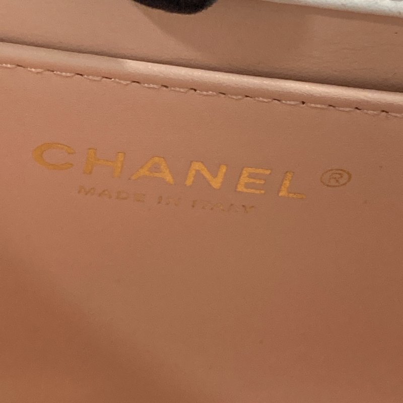 CHANEL 香奈兒 21A Perfect Fit Mini Flap Bag 小牛皮 肩背包 白色-10
