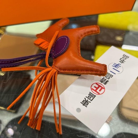東區正精品㊣HERMES 愛馬仕橘色拼紫色皮革小馬吊飾掛飾小款 Z刻 RZ5916-2