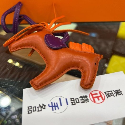 東區正精品㊣HERMES 愛馬仕橘色拼紫色皮革小馬吊飾掛飾小款 Z刻 RZ5916-3