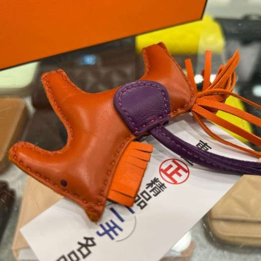 東區正精品㊣HERMES 愛馬仕橘色拼紫色皮革小馬吊飾掛飾小款 Z刻 RZ5916-5