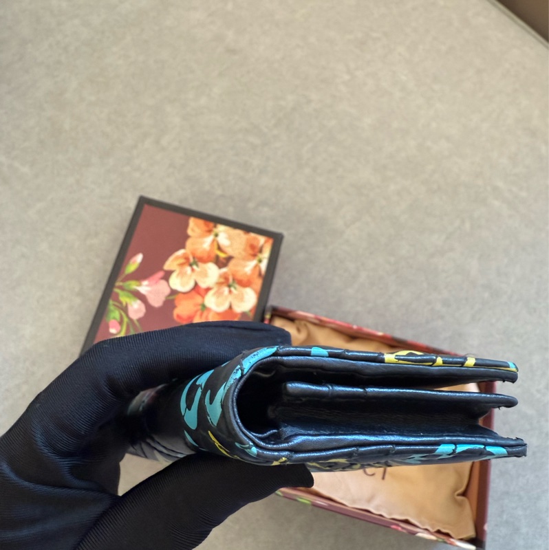 （極新甜價）gucci塗鴉短夾-6