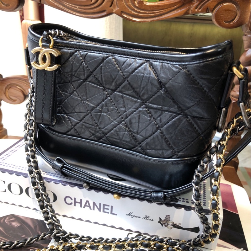 Chanel 香奈儿黑金流浪包 小号 28开-0