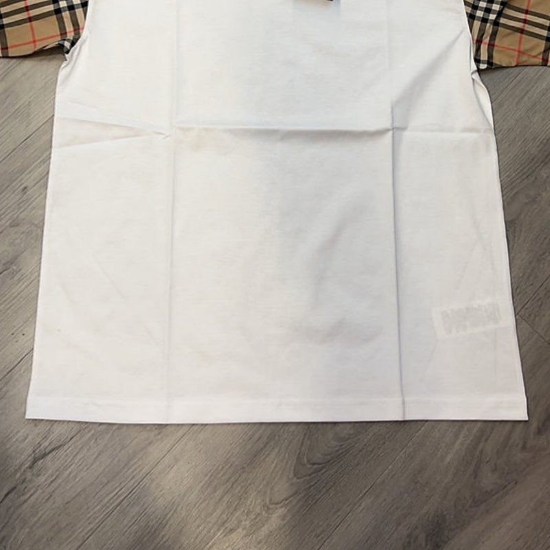 ⏰ 買對時間最省錢!雙11限時價開啟中🛒【BURBERRY 巴寶莉】經典格紋 印花棉質T恤 白(下單前須先私訊)-3