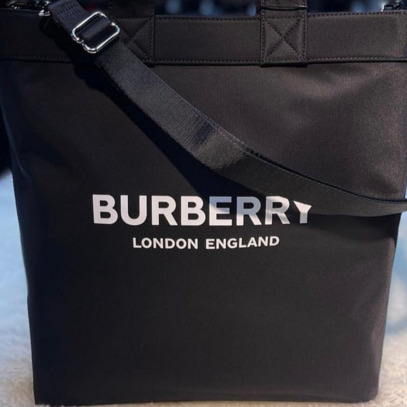 ⏰ 買對時間最省錢!雙11限時價開啟中🛒【BURBERRY 巴寶莉】經典字母logo設計 手提 托特包(下單前須先私訊)-1