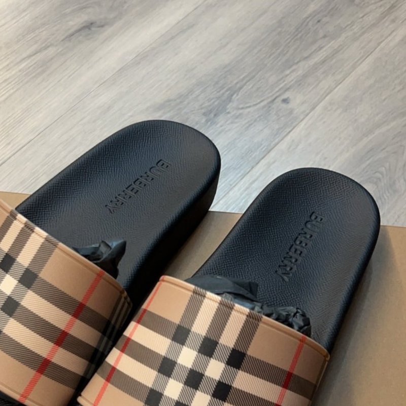 ⏰ 買對時間最省錢！雙11限時價開啟中🛒【BURBERRY 巴寶莉】經典格紋印花拖鞋(下單前須先私訊)-1