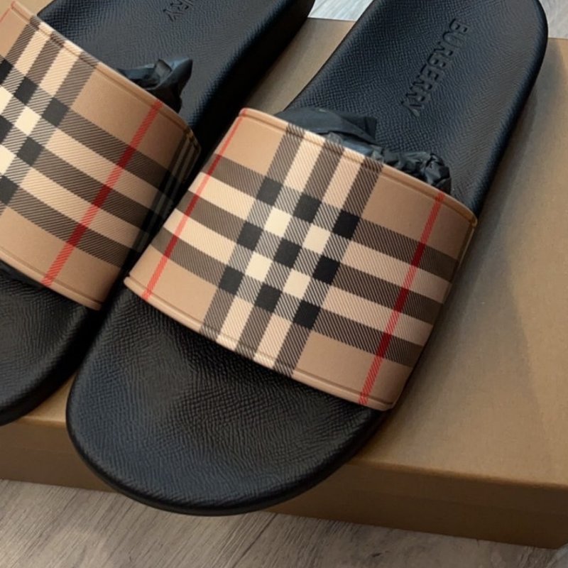 ⏰ 買對時間最省錢！雙11限時價開啟中🛒【BURBERRY 巴寶莉】經典格紋印花拖鞋(下單前須先私訊)-2