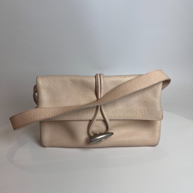 BURBERRY 牛角扣單肩包-0