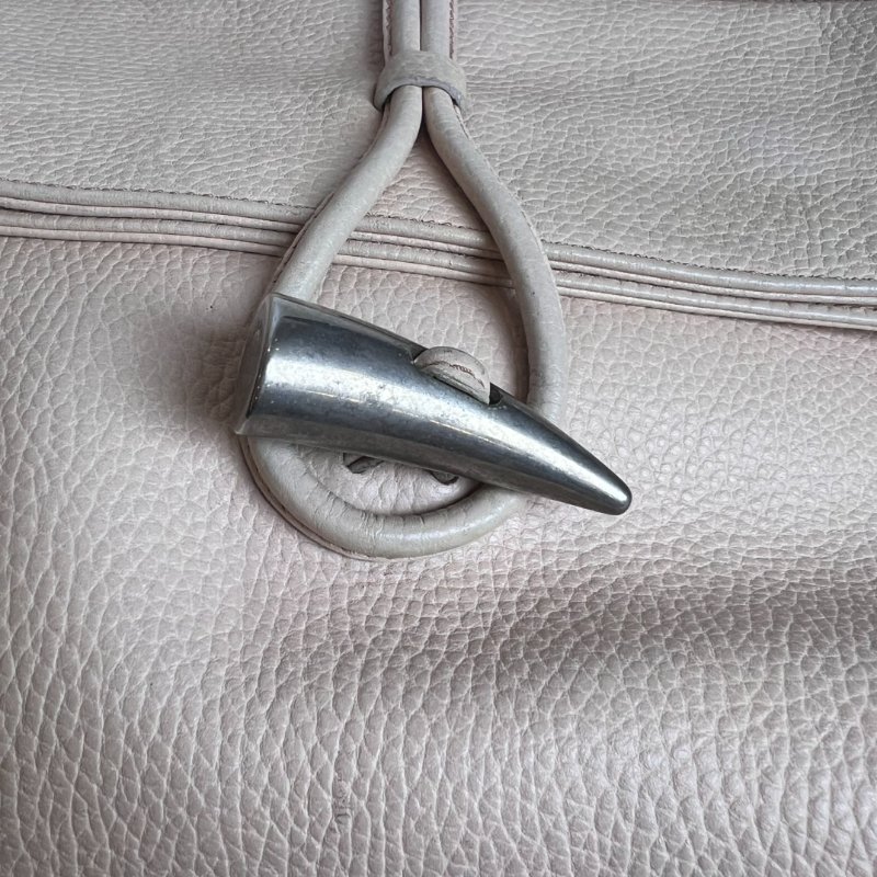 BURBERRY 牛角扣單肩包-8