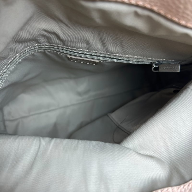 BURBERRY 牛角扣單肩包-9