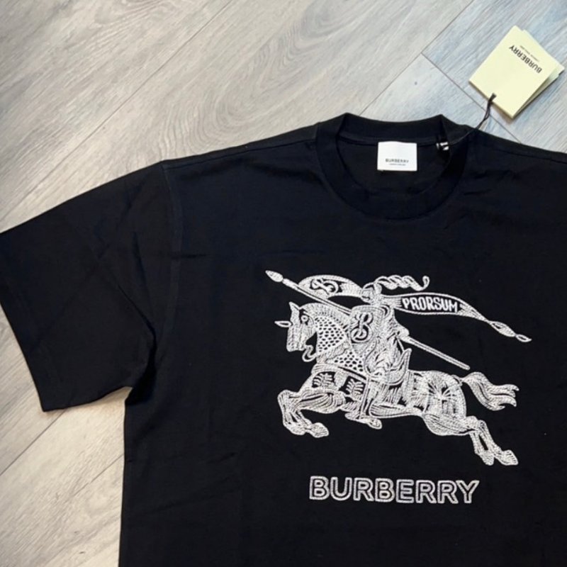 ⏰ 買對時間最省錢!雙11限時價開啟中🛒【BURBERRY 巴寶莉】鏤空戰馬刺繡T恤(下單前須先私訊)-2