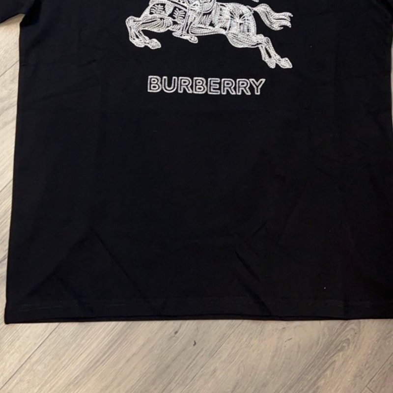 ⏰ 買對時間最省錢!雙11限時價開啟中🛒【BURBERRY 巴寶莉】鏤空戰馬刺繡T恤(下單前須先私訊)-3