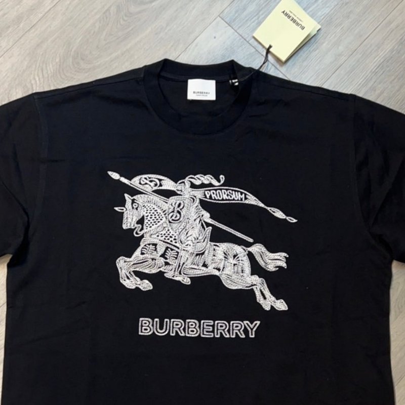 ⏰ 買對時間最省錢!雙11限時價開啟中🛒【BURBERRY 巴寶莉】鏤空戰馬刺繡T恤(下單前須先私訊)-4