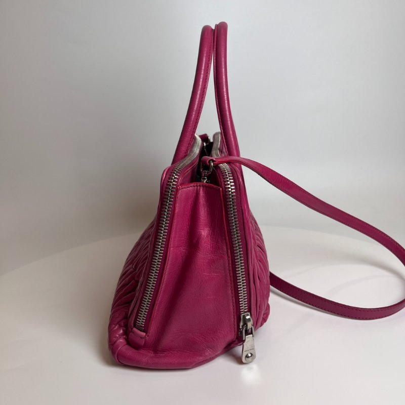 MIU MIU 桃粉皺褶兩用包-3