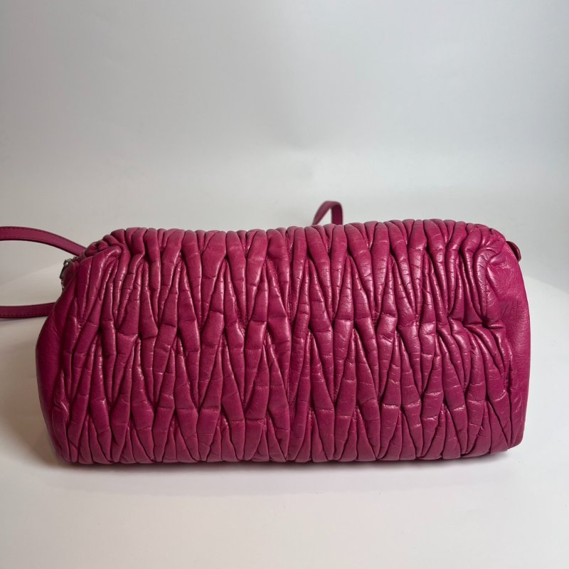 MIU MIU 桃粉皺褶兩用包-4