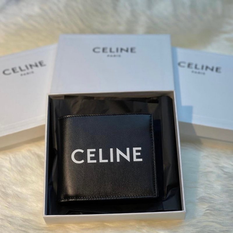 🚨 雙11最後倒數・今晚錯過等明年！【CELINE】新款印花LOGO平滑小牛皮零錢袋短夾(下單前須先私訊)-0