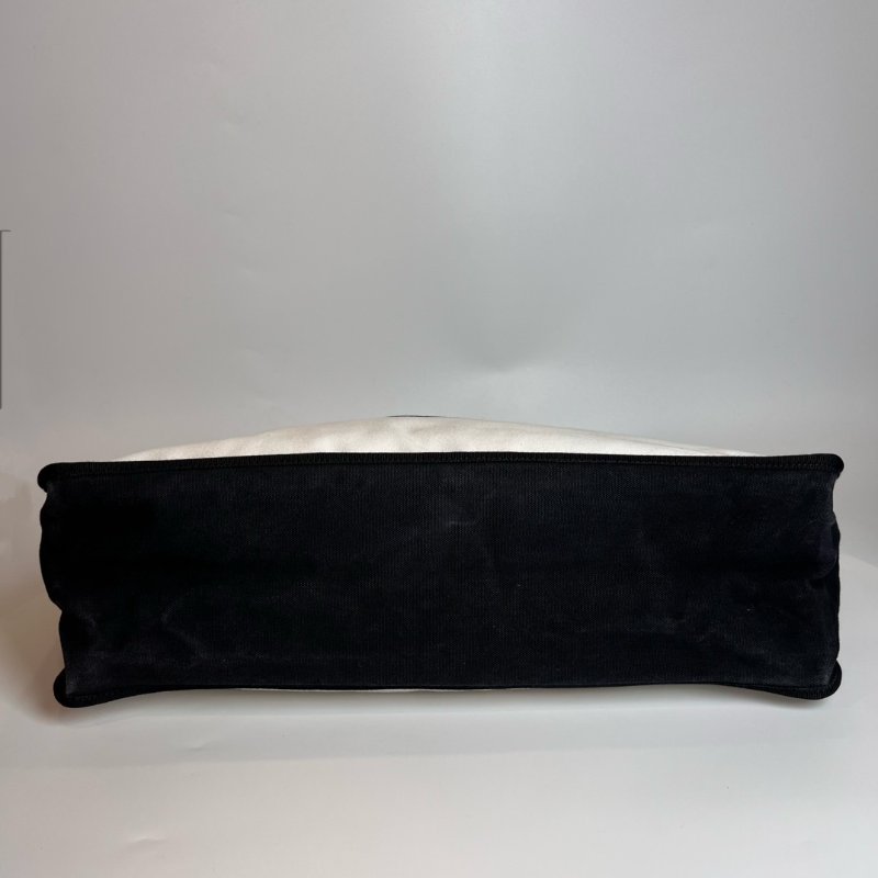 CHANEL 帆布托特包黑白 21開-4