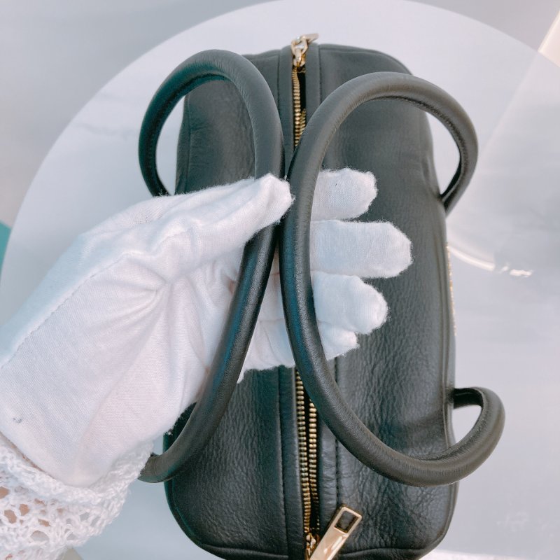 MS0355 Marc Jacobs 馬克·雅各布斯 保齡球包 黑金 手提 腋下 The Duet Mini Satchel Calfskin Black x GHW-11