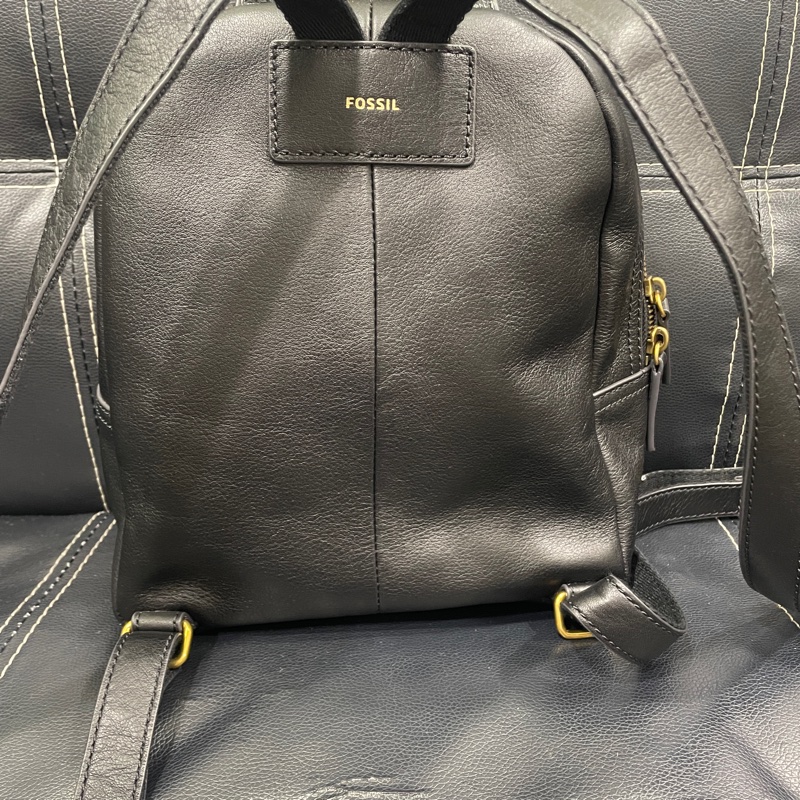 FOSSIL Megan 真皮小後背包-黑色-9