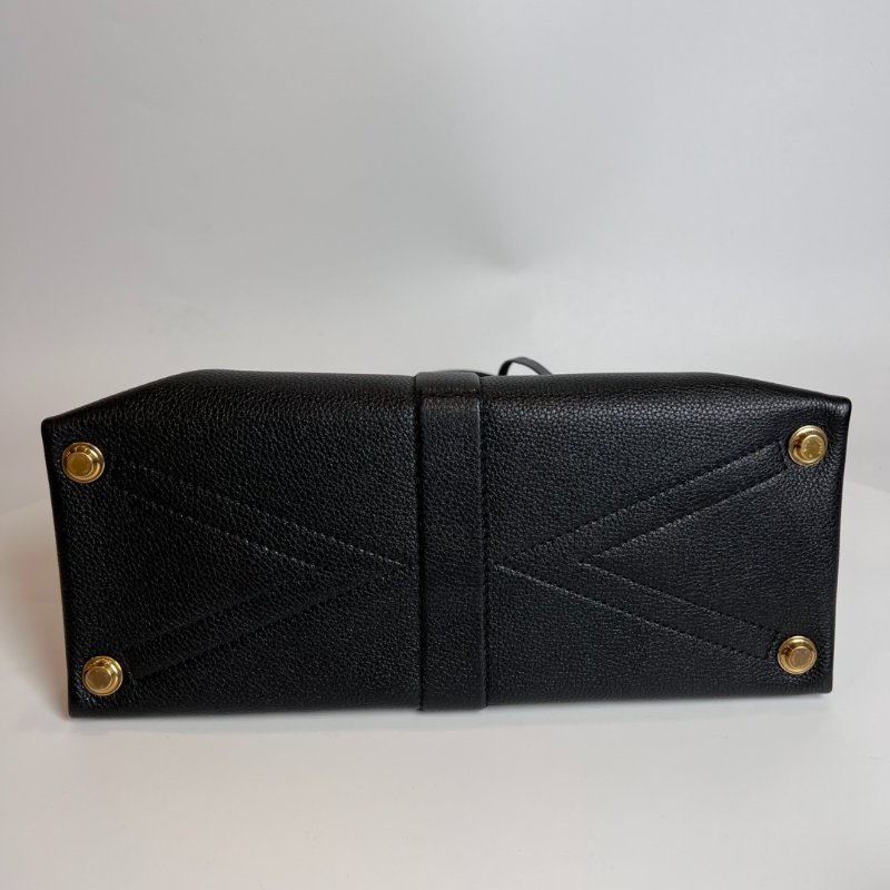 LV 黑鎖頭翻蓋側肩包-4