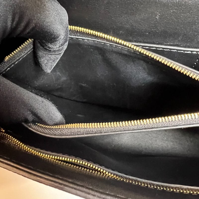 LV 黑鎖頭翻蓋側肩包-7