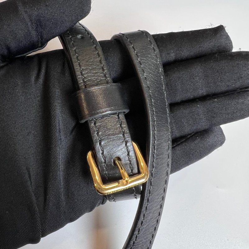 LV 黑鎖頭翻蓋側肩包-11