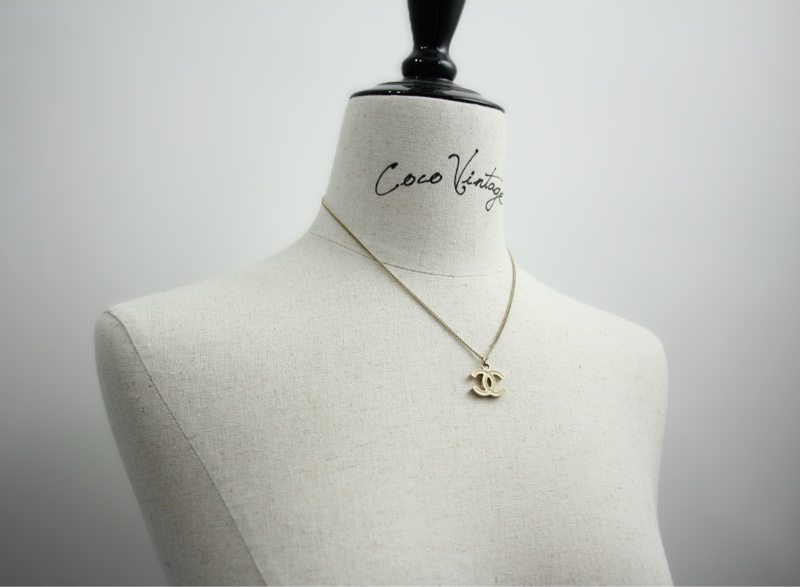 Chanel Vintage 04V 琺瑯經典白色CC淡金項鏈-8