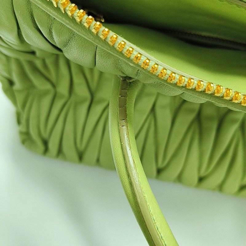 Miu Miu Avenue 淺綠色羊皮肩背包斜背包手提包 金色五金 可拆卸肩帶-8