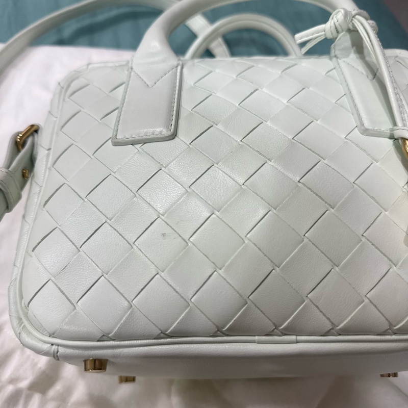 台中新光 正櫃購入～BV羊皮相機包-8