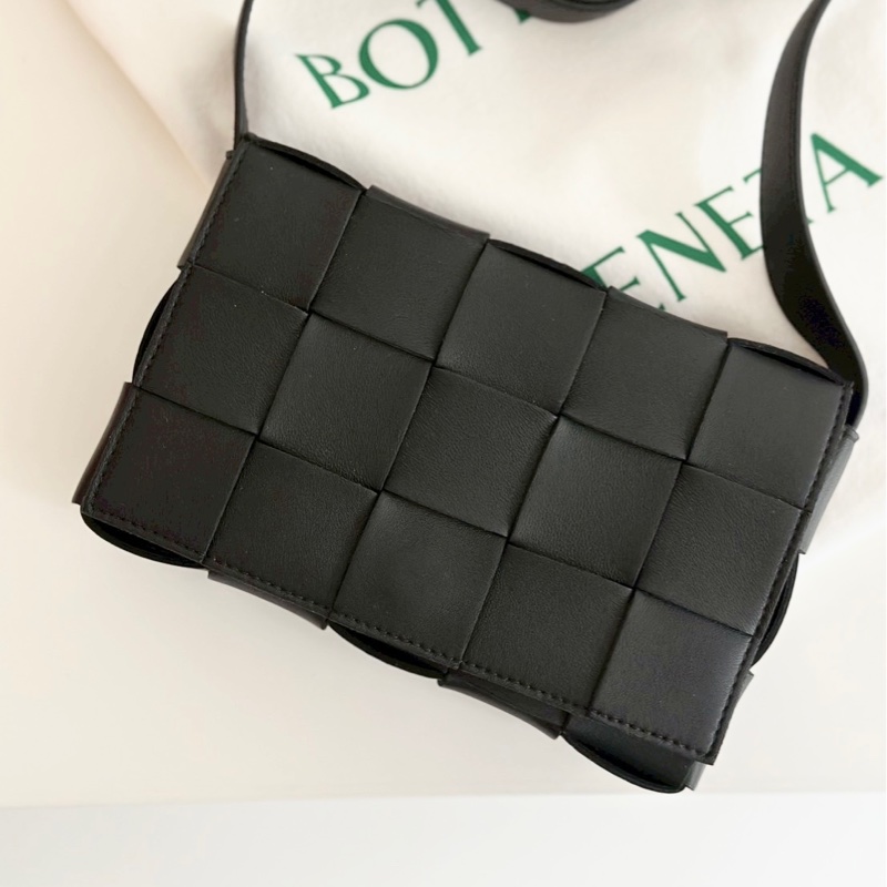 BOTTEGA VENETA BV CASSETTE 寶緹嘉 經典SMALL編織小羊皮斜背包 小款 黑色-0
