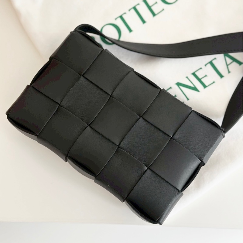 BOTTEGA VENETA BV CASSETTE 寶緹嘉 經典SMALL編織小羊皮斜背包 小款 黑色-1