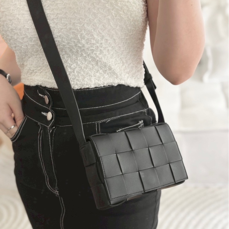 BOTTEGA VENETA BV CASSETTE 寶緹嘉 經典SMALL編織小羊皮斜背包 小款 黑色-2