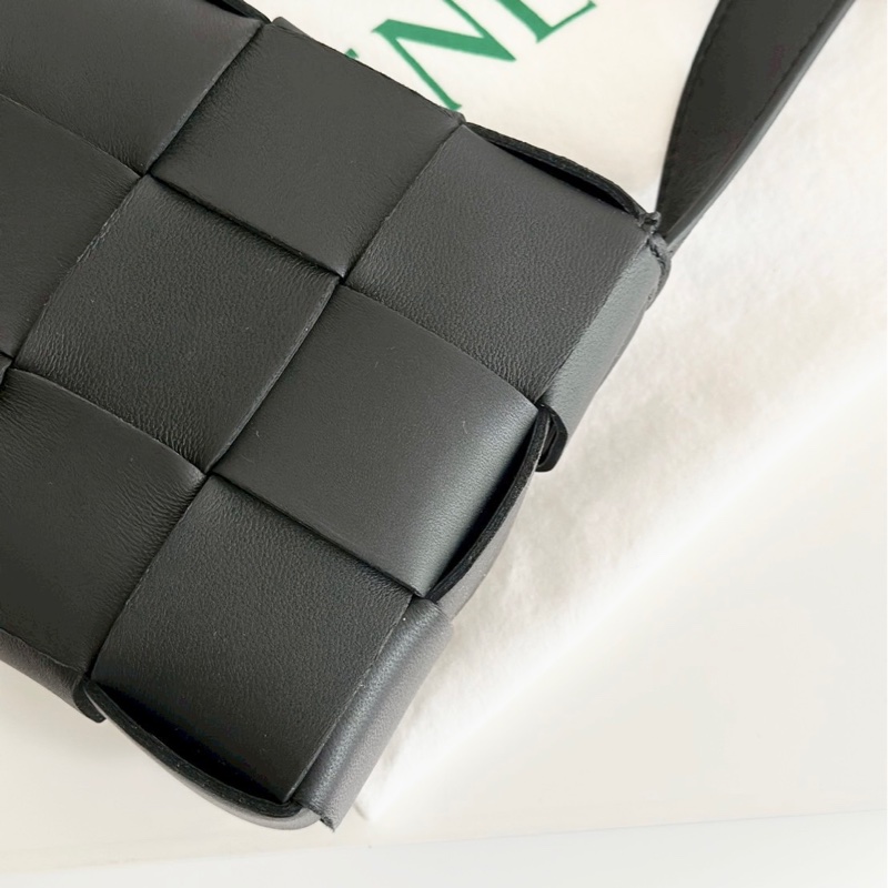 BOTTEGA VENETA BV CASSETTE 寶緹嘉 經典SMALL編織小羊皮斜背包 小款 黑色-4