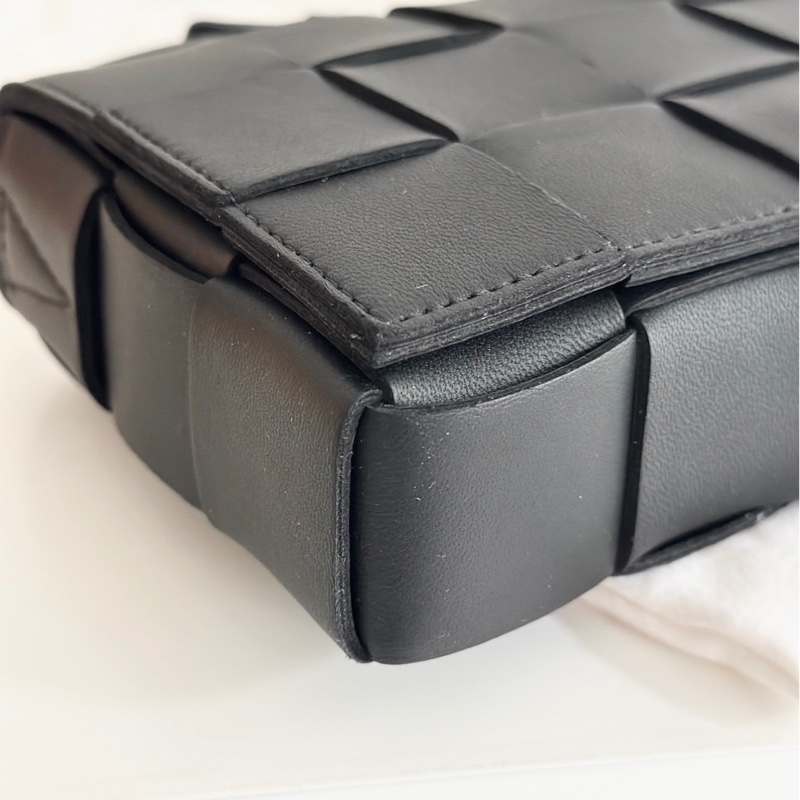 BOTTEGA VENETA BV CASSETTE 寶緹嘉 經典SMALL編織小羊皮斜背包 小款 黑色-7