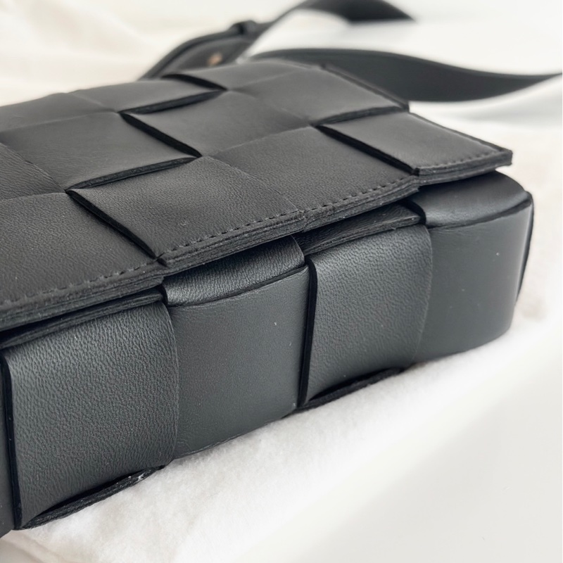 BOTTEGA VENETA BV CASSETTE 寶緹嘉 經典SMALL編織小羊皮斜背包 小款 黑色-8