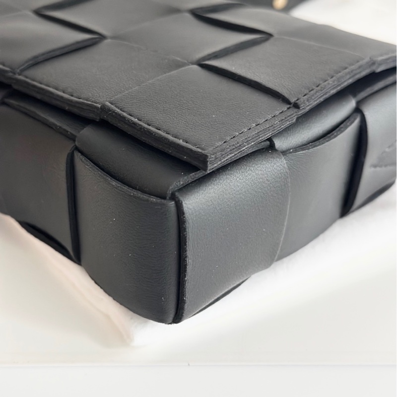 BOTTEGA VENETA BV CASSETTE 寶緹嘉 經典SMALL編織小羊皮斜背包 小款 黑色-9