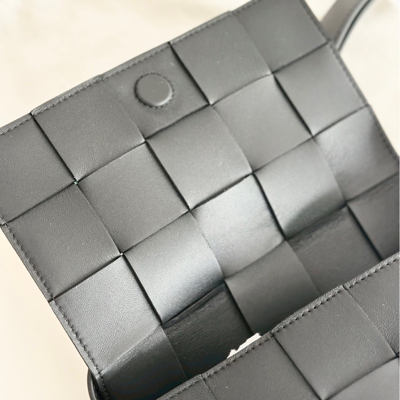 BOTTEGA VENETA BV CASSETTE 寶緹嘉 經典SMALL編織小羊皮斜背包 小款 黑色-10