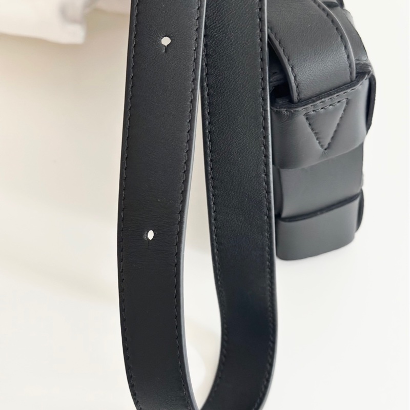 BOTTEGA VENETA BV CASSETTE 寶緹嘉 經典SMALL編織小羊皮斜背包 小款 黑色-16