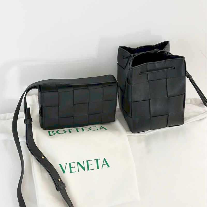BOTTEGA VENETA BV CASSETTE 寶緹嘉 經典SMALL編織小羊皮斜背包 小款 黑色-17
