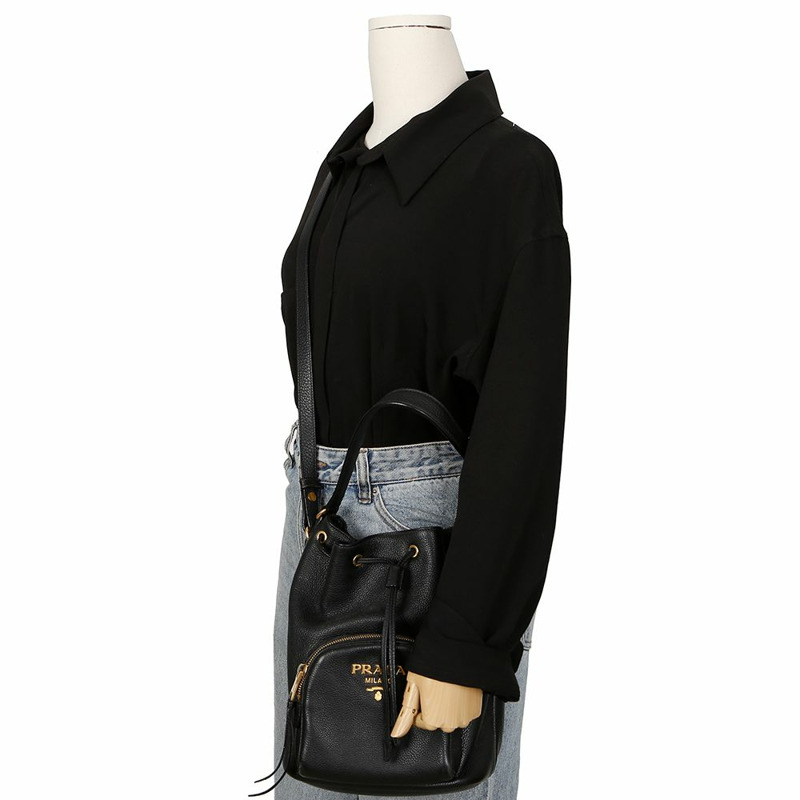 PRADA 水桶手提肩包-10